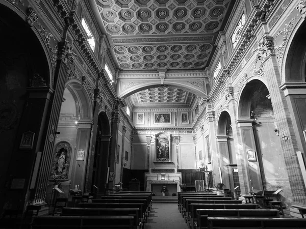 Kerk van San Giovanni Battista in Alba in zwart-wit — Stockfoto