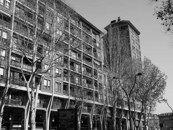 Bbpr toren in Turijn in zwart-wit — Stockfoto