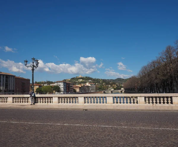 Ποταμό Adige στη Βερόνα — Φωτογραφία Αρχείου