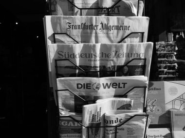 Siyah beyaz Torino'da Almanca Gazeteler