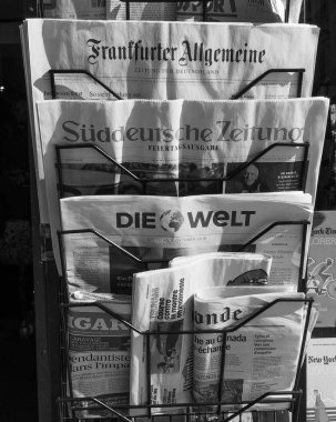 Siyah beyaz Torino'da Almanca Gazeteler