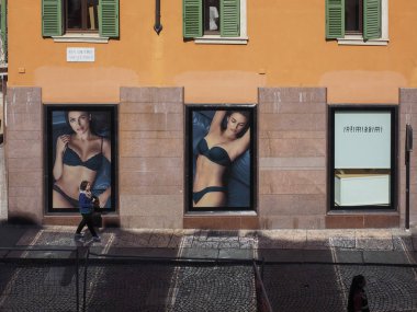 Verona Intimissimi mağazası