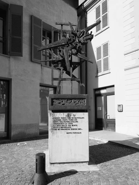 黒と白のアルバの解放日記念碑 — ストック写真