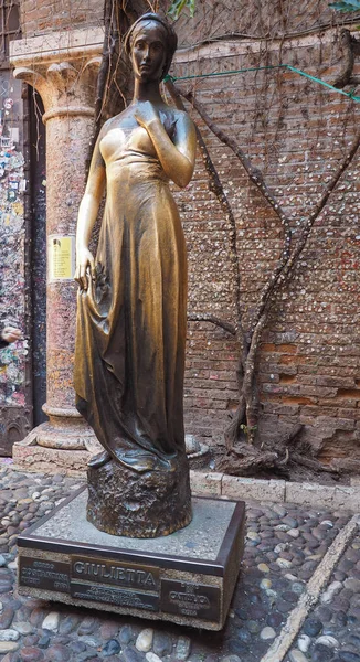 Estátua de Julieta em Verona — Fotografia de Stock