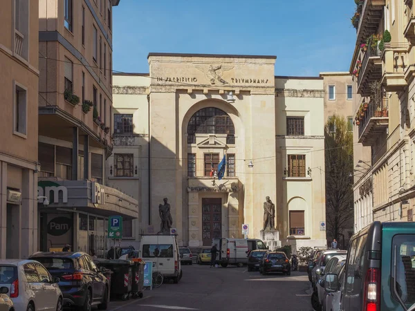 Palazzo dei Mutilati (huis van verminkt) in Verona — Stockfoto