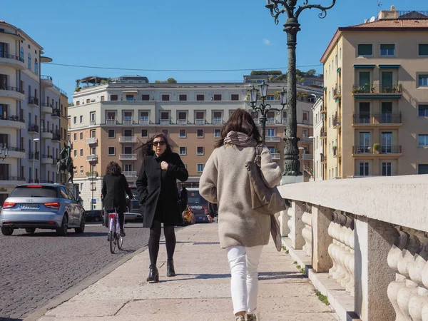 Rio adige em verona — Fotografia de Stock