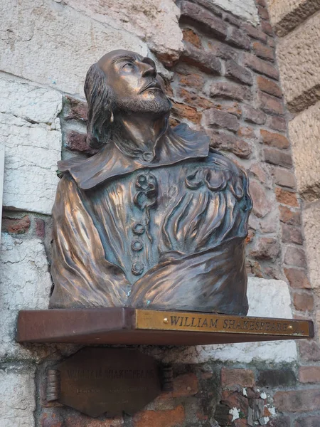 Busto Shakespeare in bronzo a Verona — Foto Stock