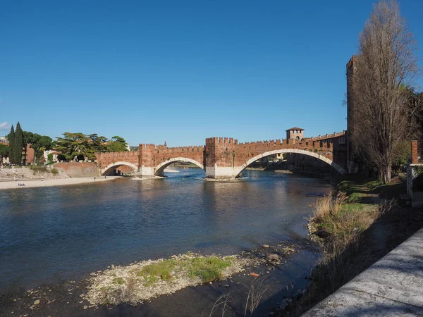 Castelvecchio Bridge aka Scaliger Bridge i Verona — Stockfoto