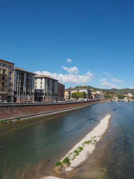 Ποταμό Adige στη Βερόνα — Φωτογραφία Αρχείου