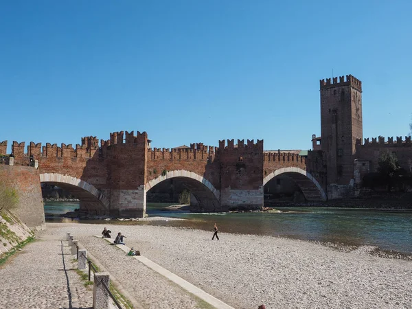 Castelvecchio brug aka Scaliger brug in Verona — Stockfoto