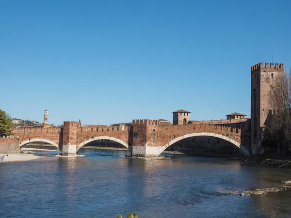 Castelvecchio'yu Köprüsü aka Scaliger köprü Verona — Stok fotoğraf