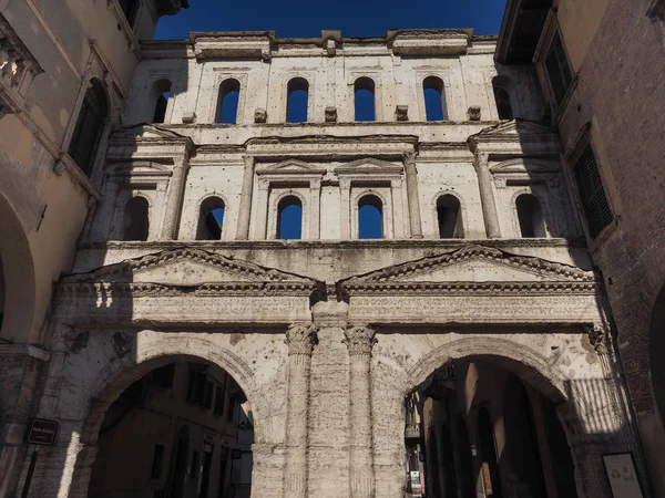 Porta Borsari city gate in Verona — Stock Photo, Image