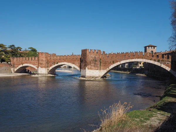 Castelvecchio'yu Köprüsü aka Scaliger köprü Verona — Stok fotoğraf