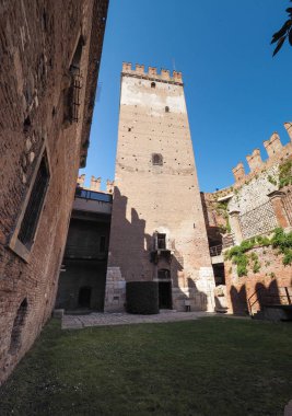 Verona Castelvecchio'yu eski kale