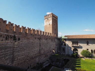 Verona Castelvecchio'yu eski kale