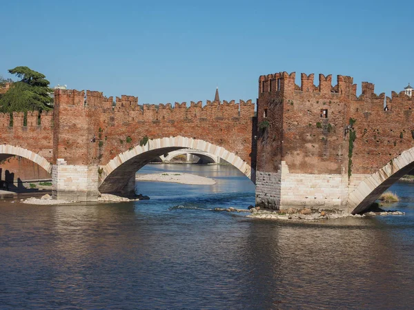 Castelvecchio brug aka Scaliger brug in Verona — Stockfoto