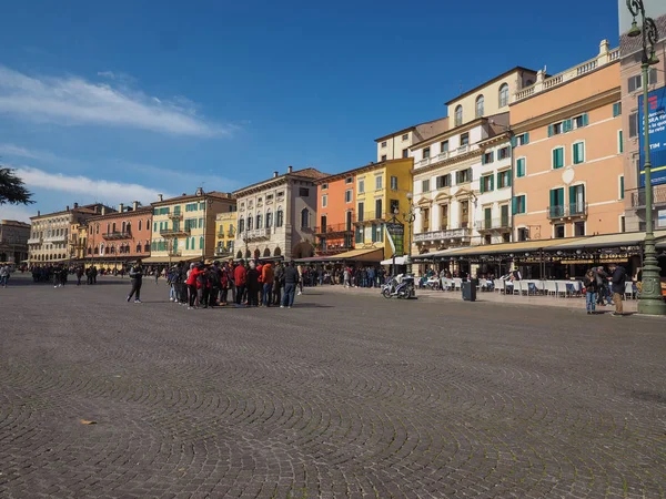 Piazza Bra Veronassa — kuvapankkivalokuva