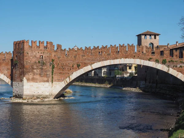 Castelvecchio'yu Köprüsü aka Scaliger köprü Verona — Stok fotoğraf