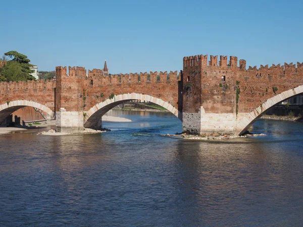 Castelvecchio'yu Köprüsü aka Scaliger köprü Verona — Stok fotoğraf