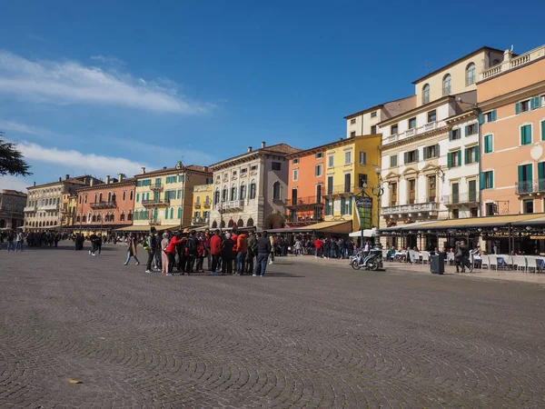 Piazza Bra Veronassa — kuvapankkivalokuva
