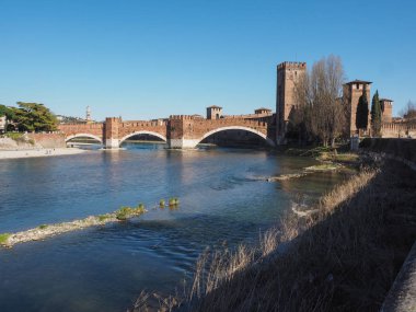 Verona Castelvecchio'yu eski kale