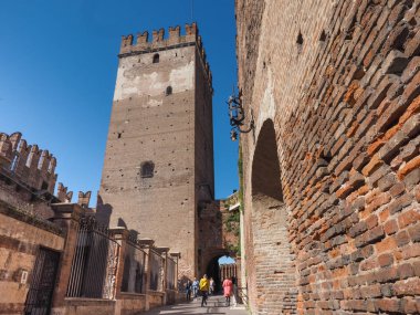 Verona Castelvecchio'yu eski kale