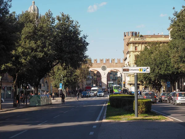 Portoni della Bra poort in Verona — Stockfoto