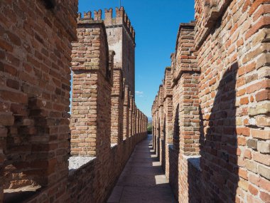 Verona Castelvecchio'yu eski kale