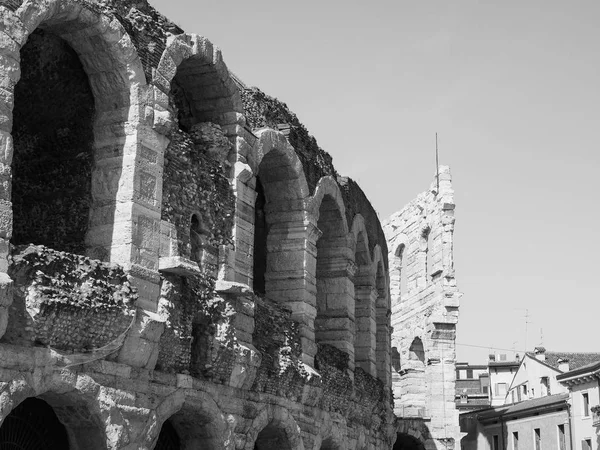 Arena di Verona anfiteatro romano in bianco e nero — Foto Stock