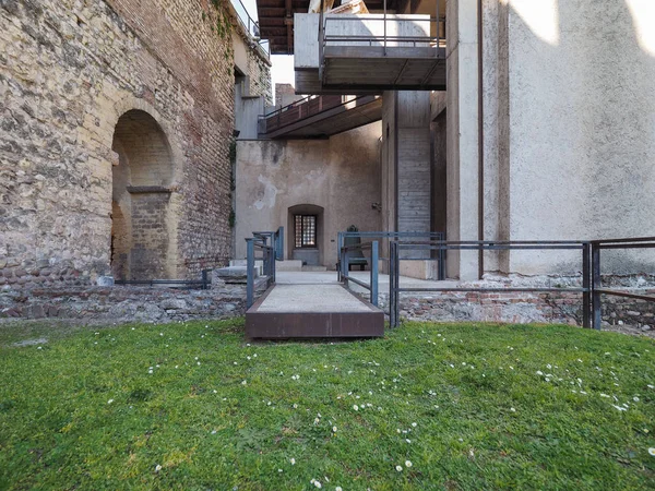 Castelvecchio-museo Veronassa — kuvapankkivalokuva