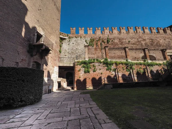 De oude kasteel Castelvecchio in Verona — Stockfoto