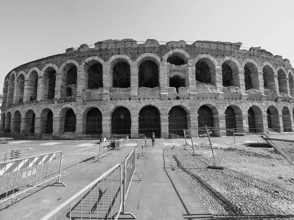 Arena di Verona anfiteatro romano in bianco e nero — Foto Stock