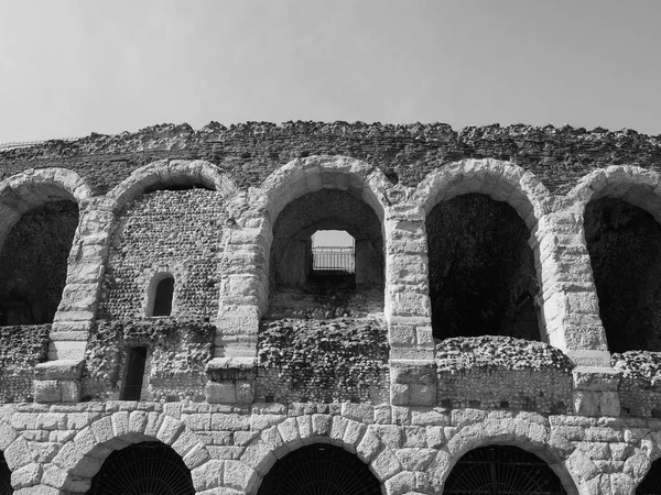 Verona Arena anfiteatro romano preto e branco — Fotografia de Stock