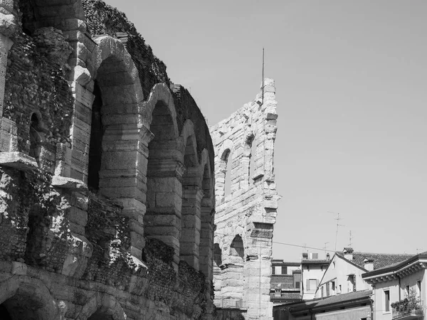 Verona Arena anfiteatro romano preto e branco — Fotografia de Stock