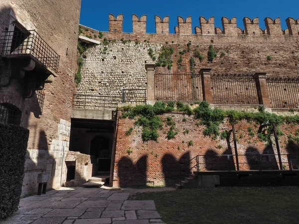 De oude kasteel Castelvecchio in Verona — Stockfoto