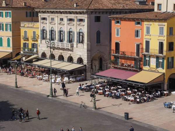 Piazza Bra Veronassa — kuvapankkivalokuva