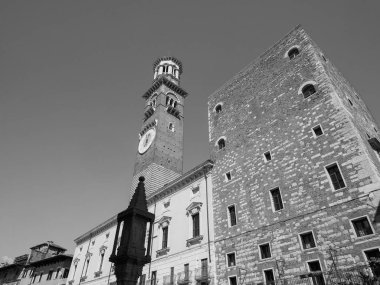 Piazza delle Erbe Verona siyah ve beyaz