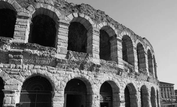 Verona Arena romerska amfiteatern svart och vitt — Stockfoto