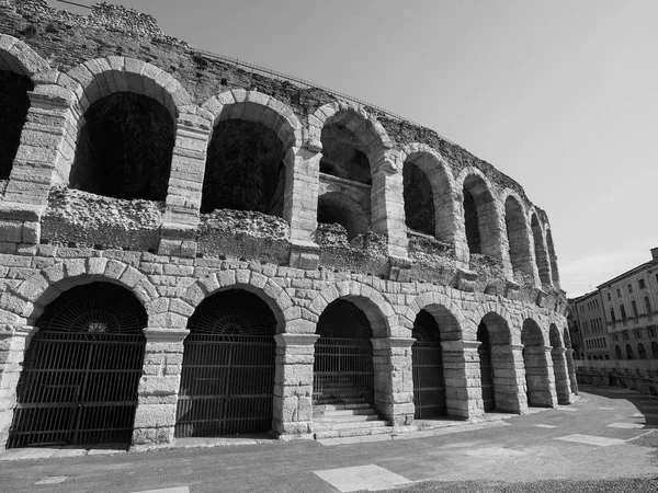 Římský amfiteátr Verona Arena černé a bílé — Stock fotografie