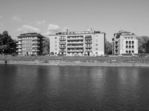 维罗纳的阿迪格河 黑白 — 图库照片