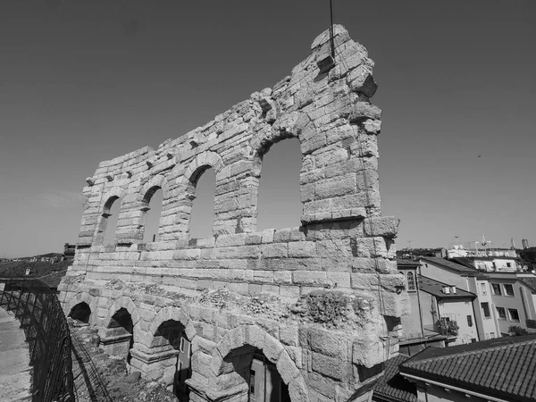 Arena di Verona anfiteatro romano in bianco e nero — Foto Stock