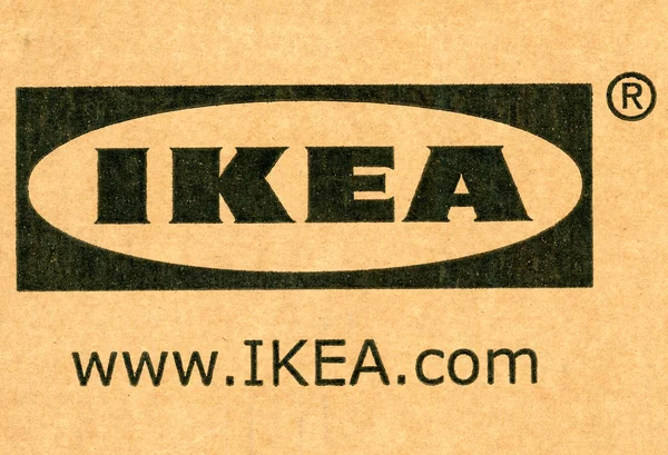 IKEA logo op een pakje — Stockfoto