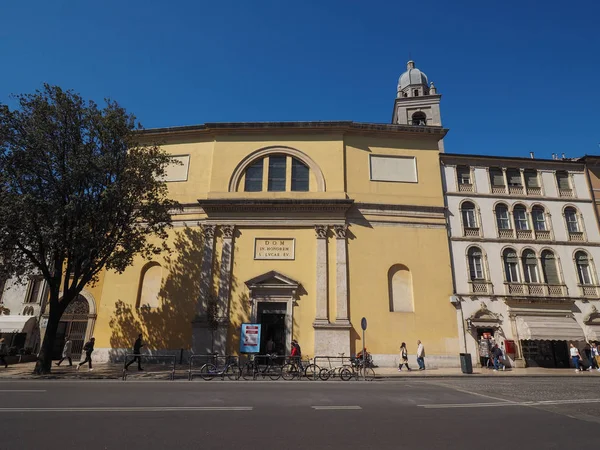 San Luca Evangelista kerk in Verona — Stockfoto