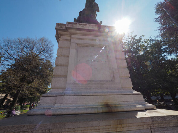 Статуя короля Витторио Эммануэле в Вероне
