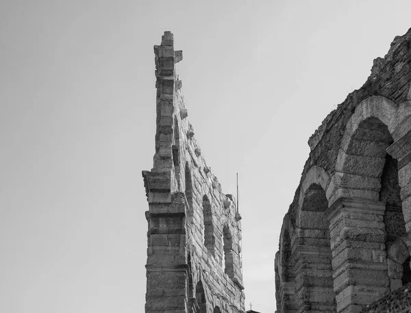 维罗纳竞技场罗马圆形剧场黑色和白色 — 图库照片