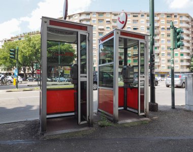 Torino Vintage Telekom kırmızı telefon kutusu