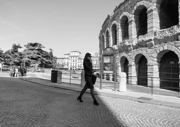 Vérone Arena amphithéâtre romain noir et blanc — Photo