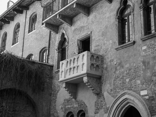 Casa de Julieta en Verona blanco y negro —  Fotos de Stock