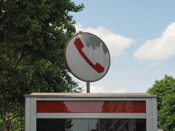 Vintage Telecom caixa de telefone vermelho em Turim — Fotografia de Stock