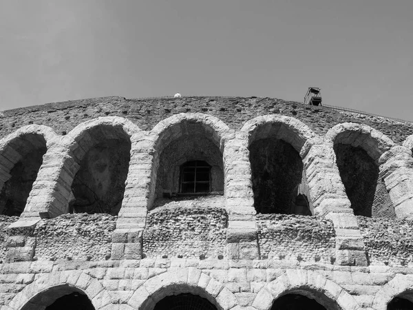 Arena di Verona anfiteatro romano in bianco e nero — Foto Stock